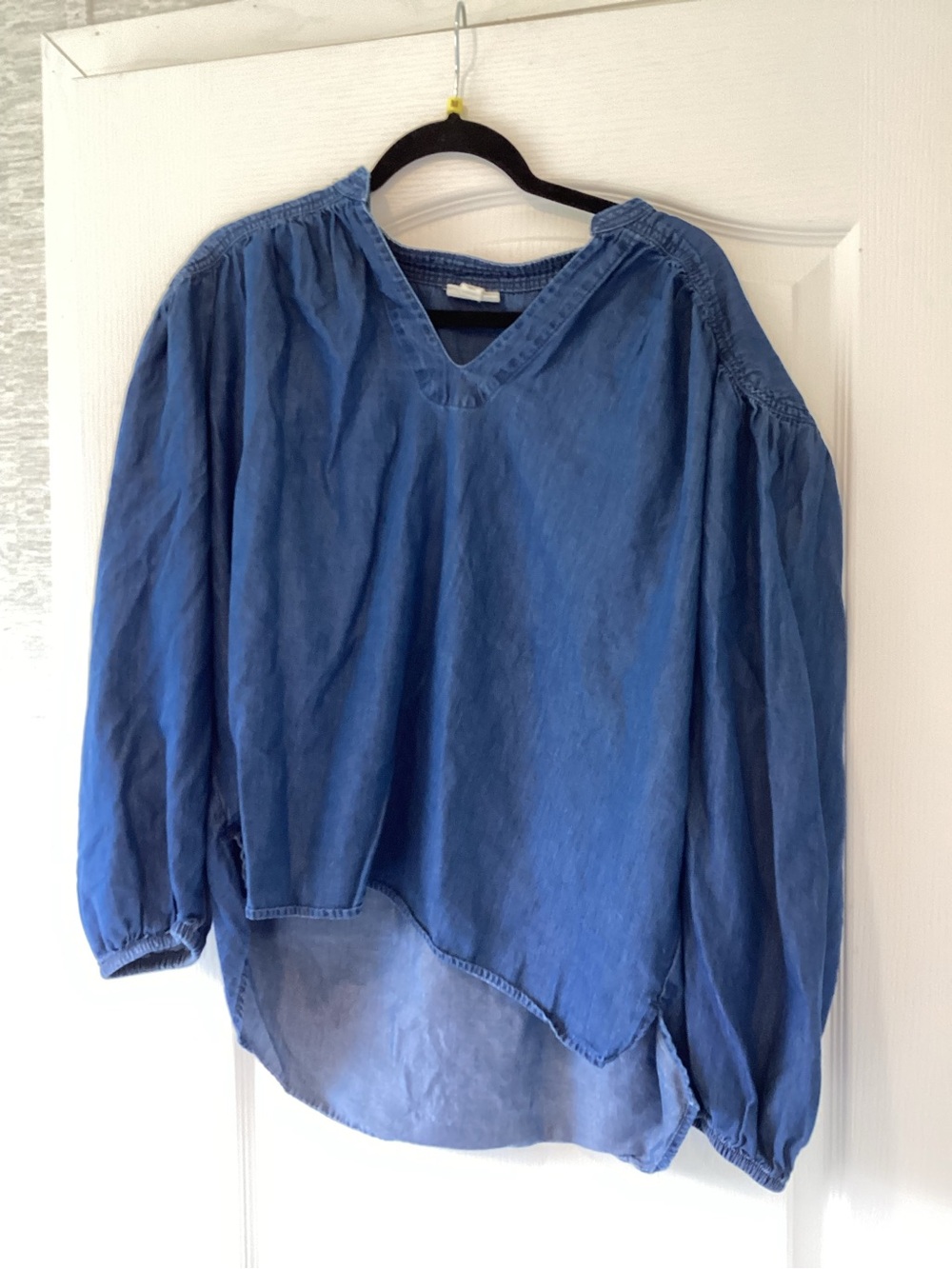 a.n.a Washed Blue Denim V-Neck Top XL EUC